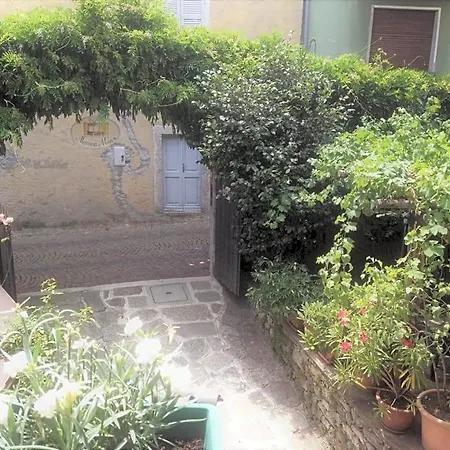 Apartment Il Cortile Di Mamma Mia Pisano